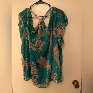 Torrid top size 3, beautiful green color with a floral pattern